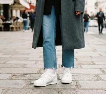 how to style chunky sneakers with straight-leg jeans and a blazer