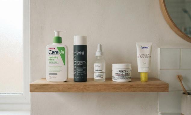 daily skincare routine for beginners with five simple products in order