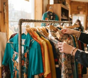 thrift store shopping hacks for finding stylish clothes cheap